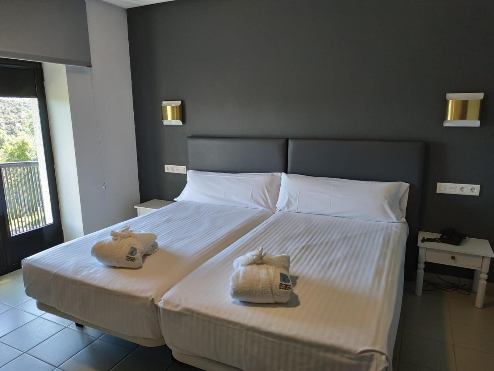 Balneario De Ledesma Hotel Vega de Tirados ภายนอก รูปภาพ