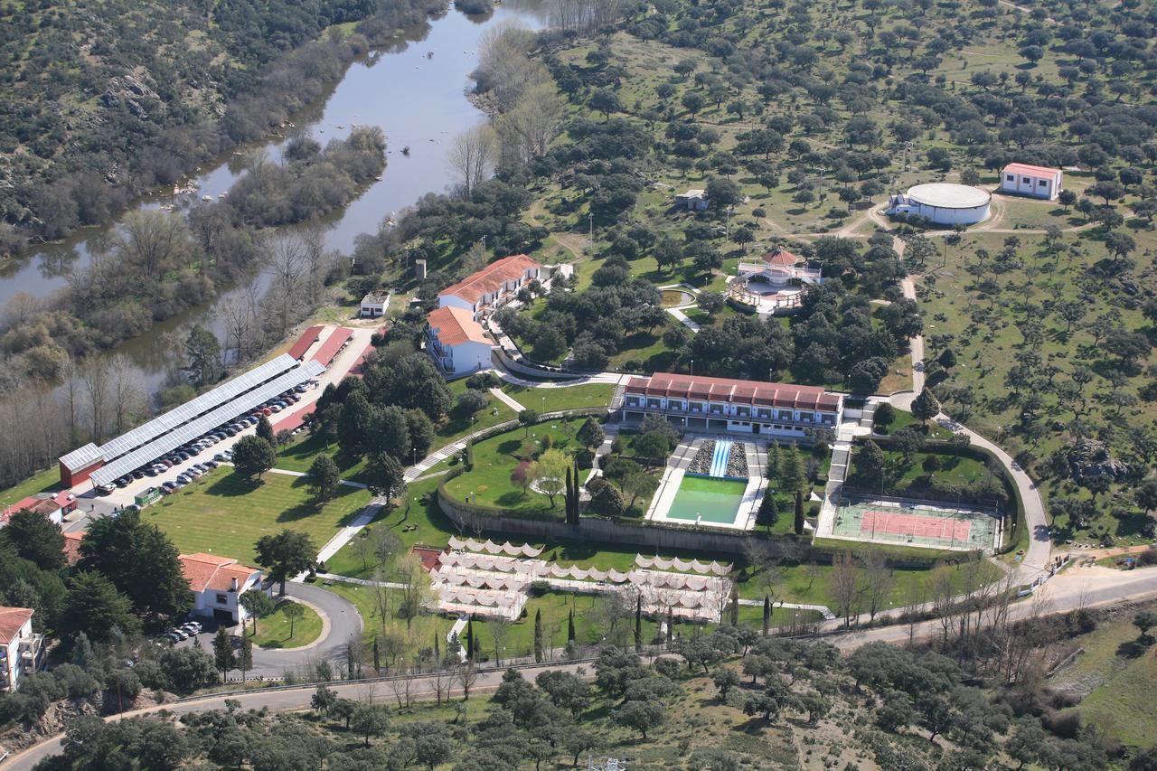 Balneario De Ledesma Hotel Vega de Tirados ภายนอก รูปภาพ