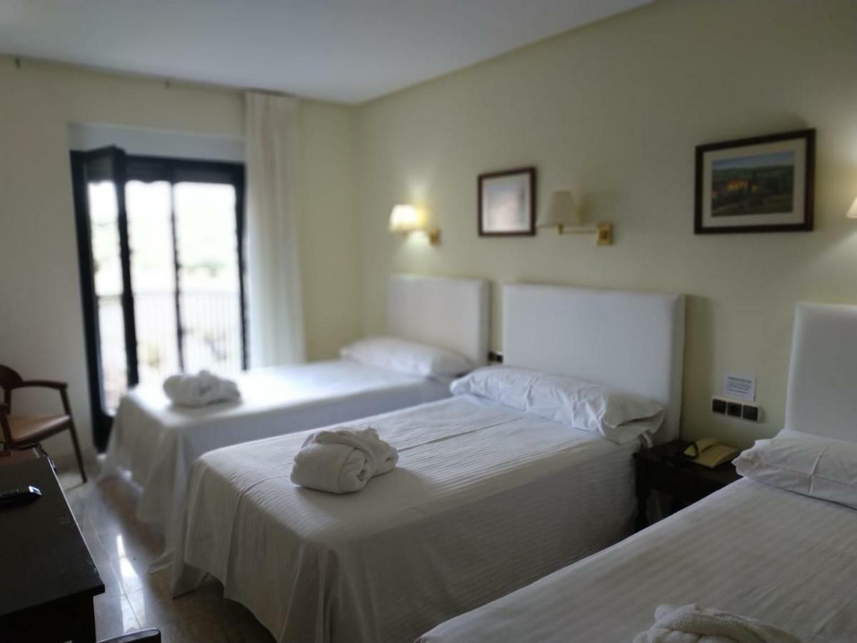 Balneario De Ledesma Hotel Vega de Tirados ภายนอก รูปภาพ